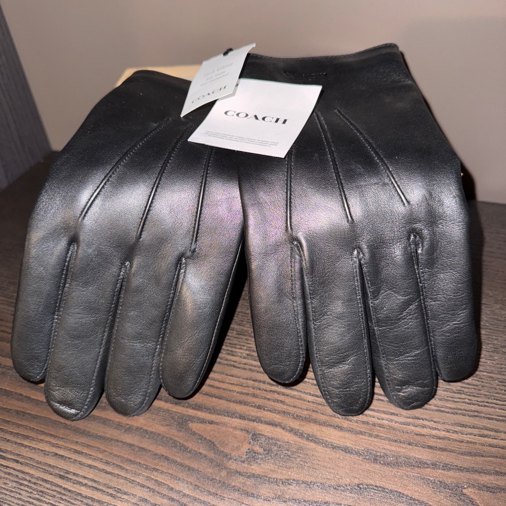 NWT Coach Women’s Tech Gloves in Large